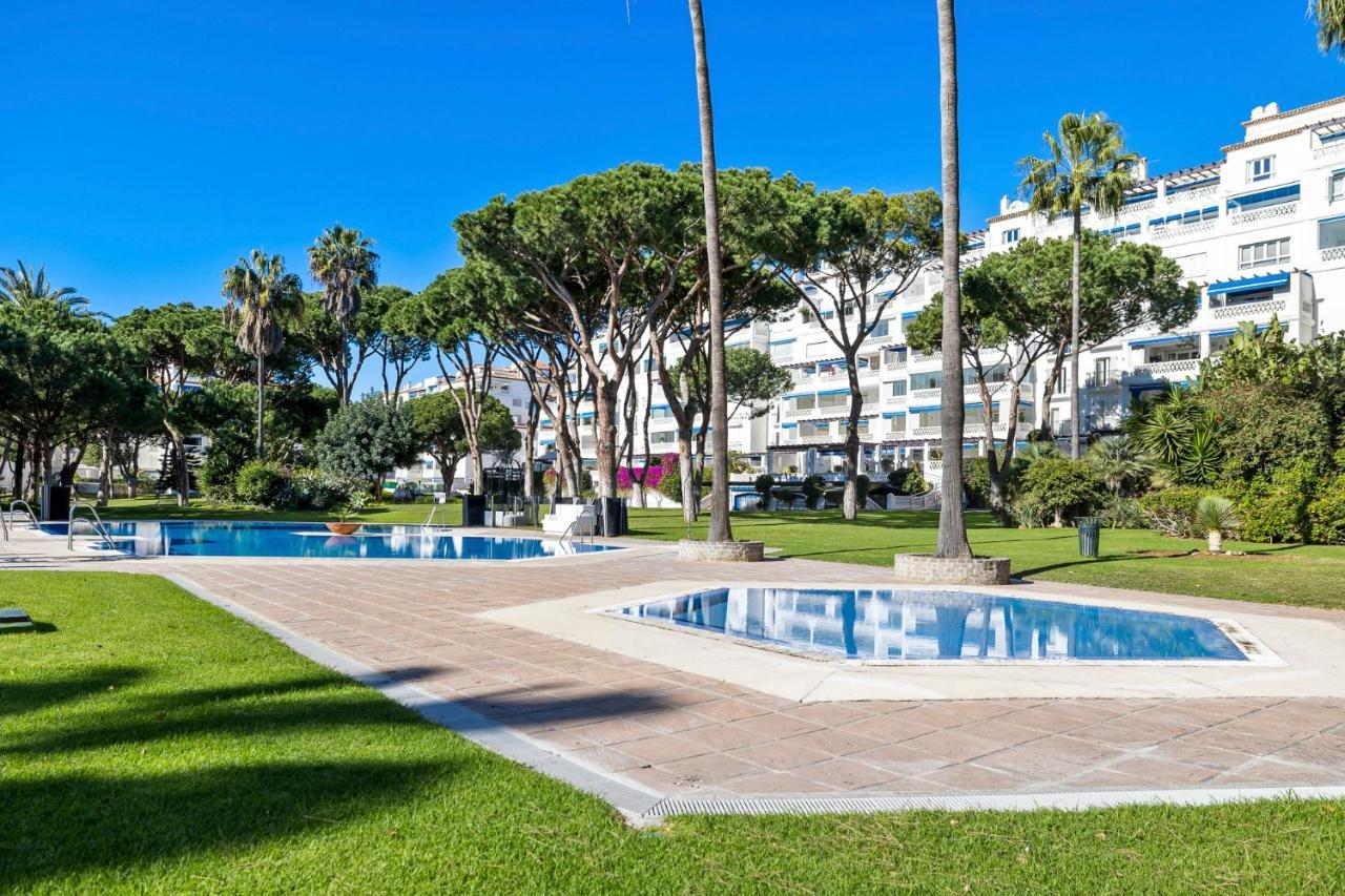 Large In Playas Del Duque Apartamento Marbella